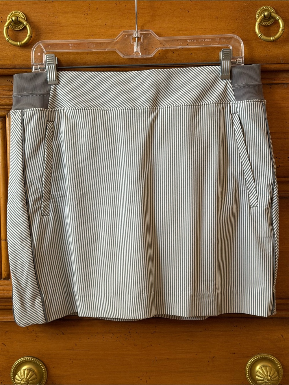 Athleta Striped golf Skort in Light Gray and White